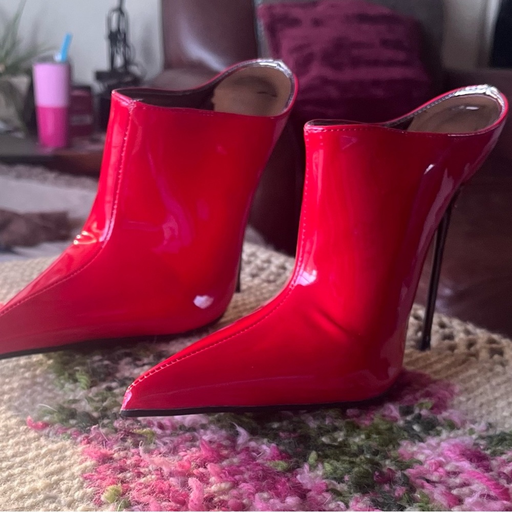 Red Wonder heel, mules, pointy toe, spike heel, never worn